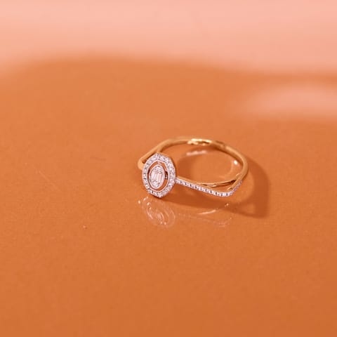Timeless Loop Diamond Ring