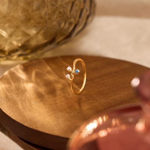 Scattering Beam 9KT Gemstone Ring Scattering Beam 9KT Gemstone Ring