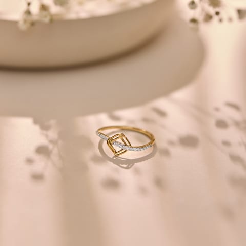 Passing Ray 9KT Diamond Ring Passing Ray 9KT Diamond Ring