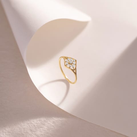 Clustered Flare Diamond Ring Clustered Flare Diamond Ring