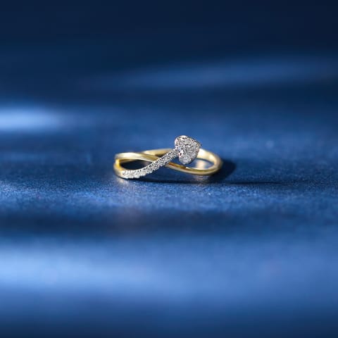 Swirlora  Diamond Ring