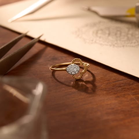 Scalloped Oval Diamond Ring Scalloped Oval Diamond Ring