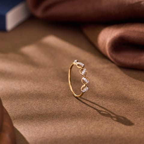 Linear Circle Diamond Ring Linear Circle Diamond Ring