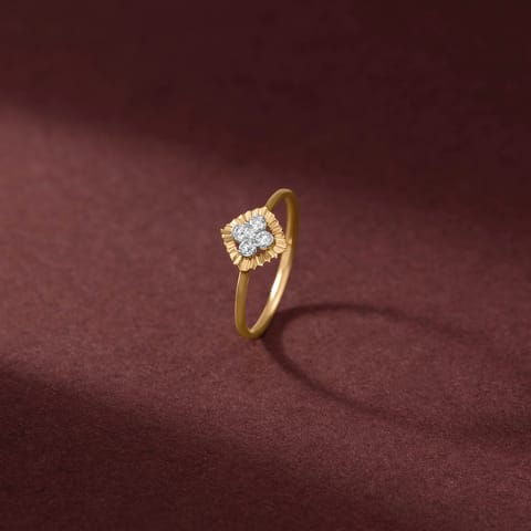 Fluted Qudra Diamond Ring