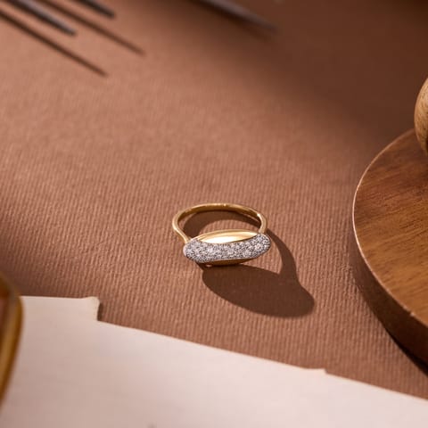 Elliptical Pav�iamond Ring Elliptical Pav�iamond Ring
