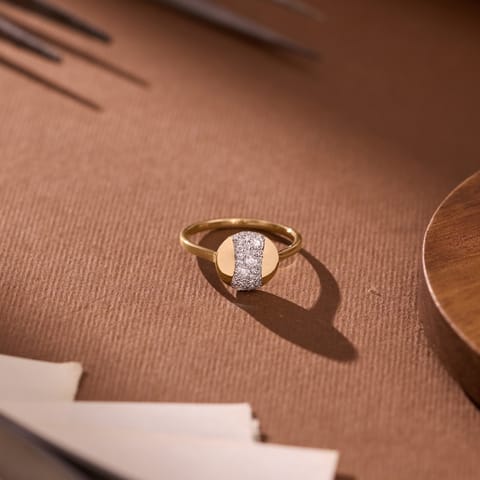 Circle Pav�iamond Ring
