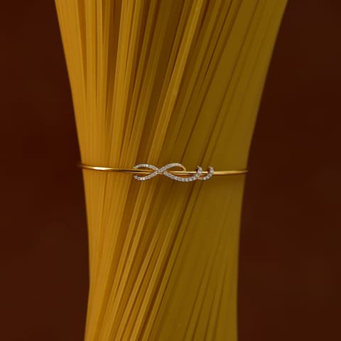 Versatile Twist Diamond Bracelet