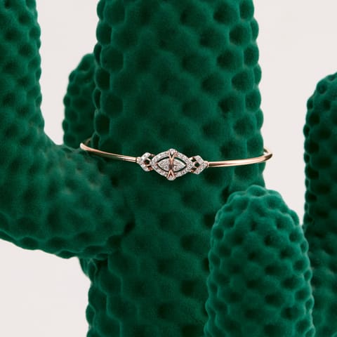 Symmetry Crest Diamond Bracelet Symmetry Crest Diamond Bracelet