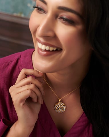 Rhea 22KT Yellow Gold Pendant Rhea 22KT Yellow Gold Pendant