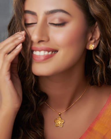Aarshi 22Kt Gold Pendant Sets