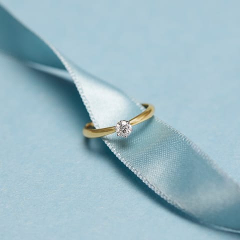 Elegant Round Solitaire Ring Elegant Round Solitaire Ring