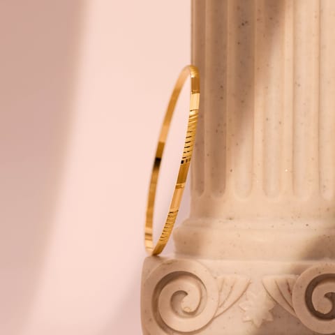 Sleek Shine Gold Bangle