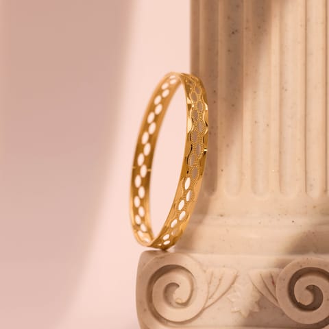 Radiant Cutout Gold Bangle