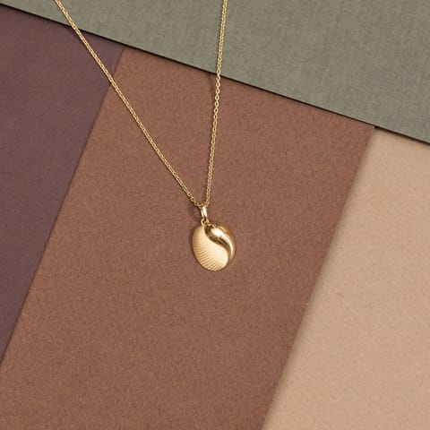 Grooved Ovate Gold Pendant