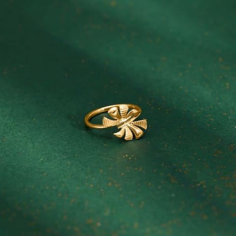 Gleaming Coil Gold Ring