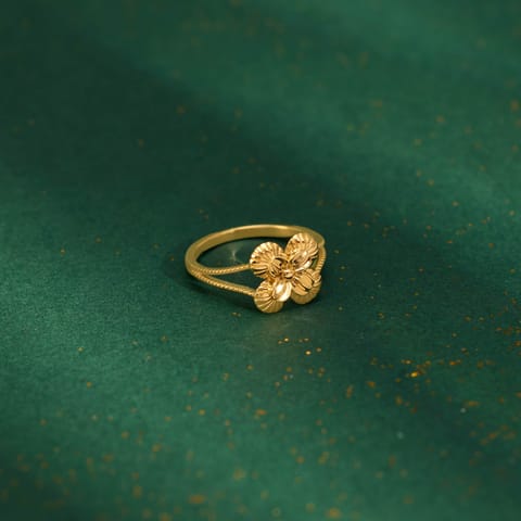 Alluring Scallop Gold Ring
