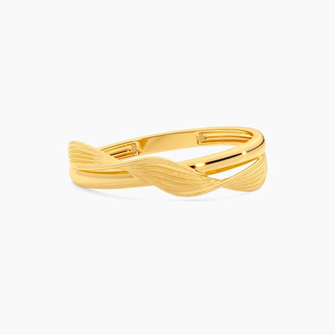 Minimal Twist 9KT Gold Ring Minimal Twist 9KT Gold Ring