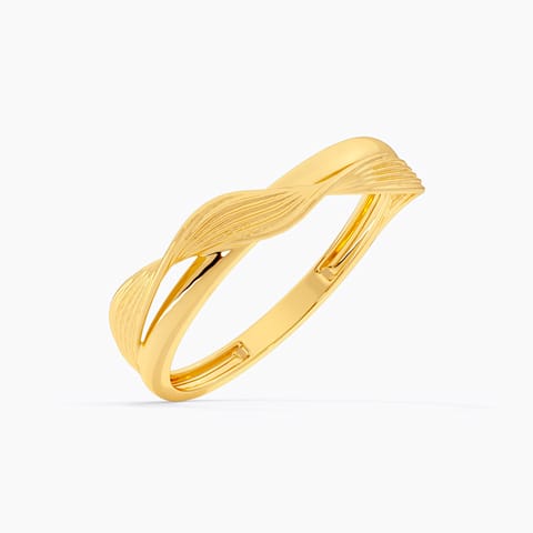 Minimal Twist 9KT Gold Ring Minimal Twist 9KT Gold Ring
